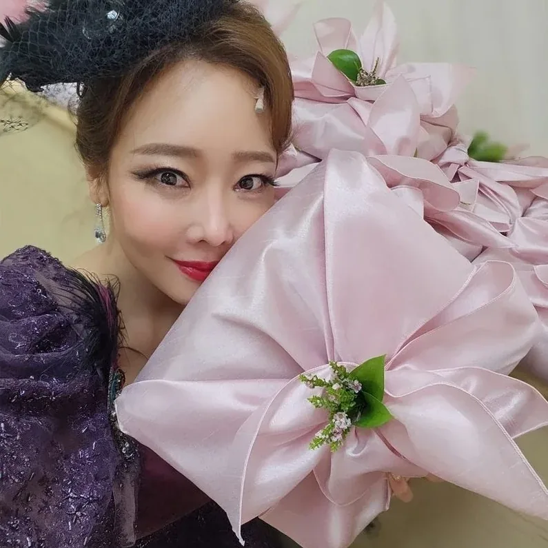 연예인 서포터즈 모임 도시락 구성 진행 중 전달 직전 점검을 마친 모습