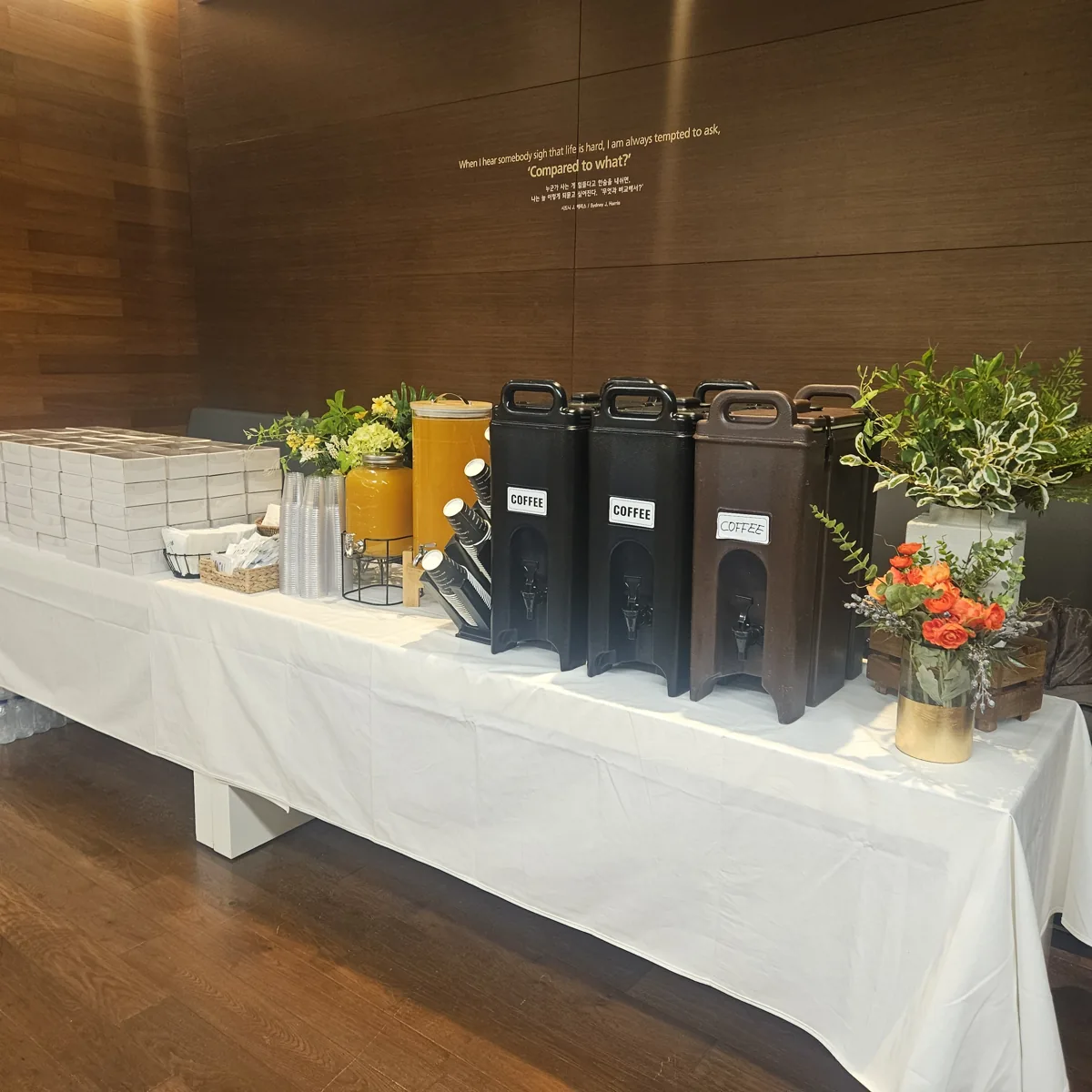 연세대 행사 커피브레이크 다과박스 진행 중 커피브레이크 구역을 준비한 모습