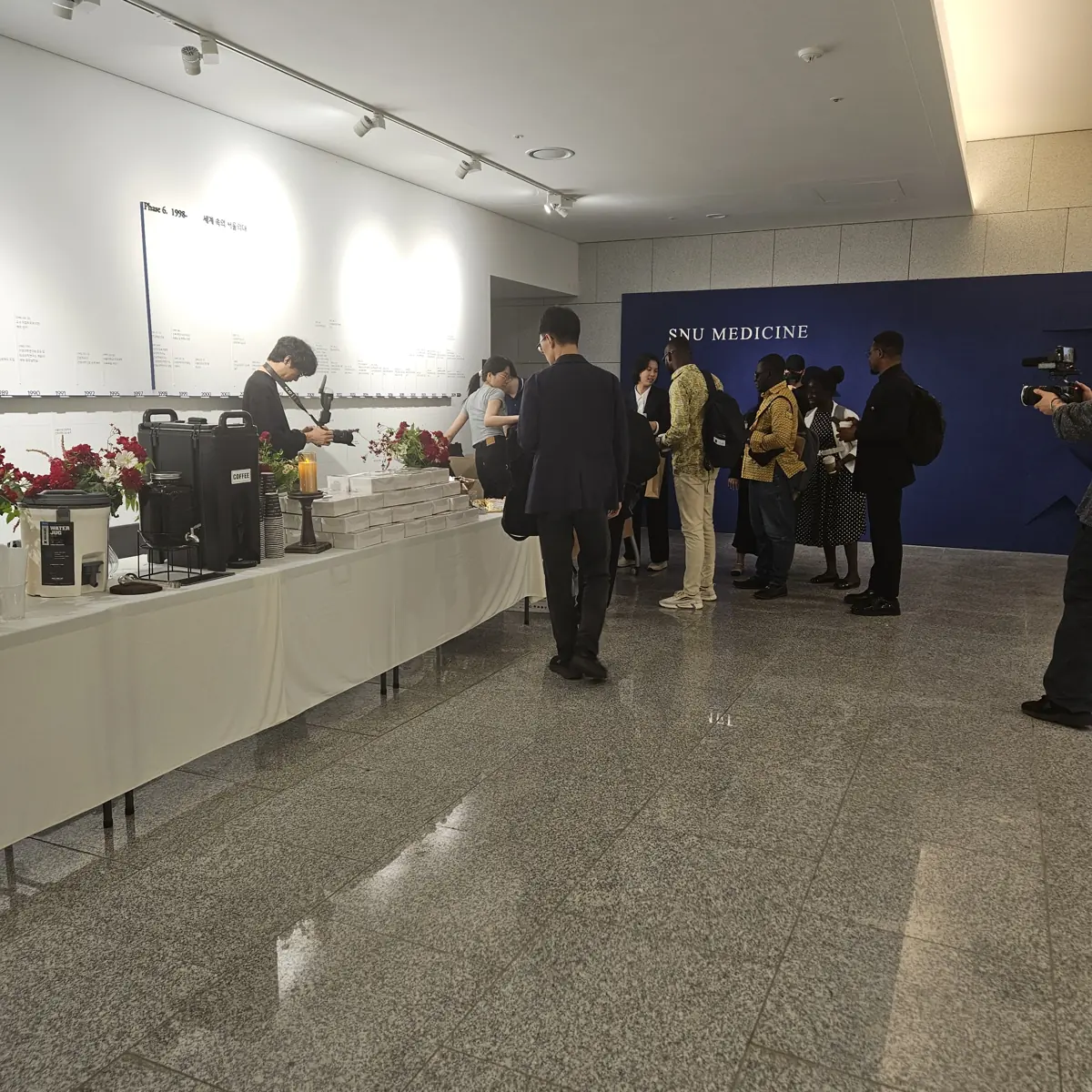 서울의대 KOICA 가나 프로젝트 커피 다과 브레이크 이전 행사장에 도착해 세팅을 시작한 상태
